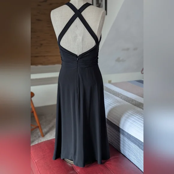 Elegant Black Halter Dress - Picture 5 of 6